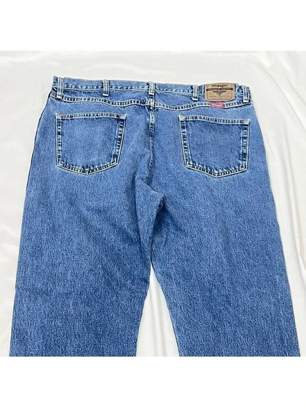 WRANGLER Men's Size 40x30 Regular Fit Straight Leg Denim Jeans